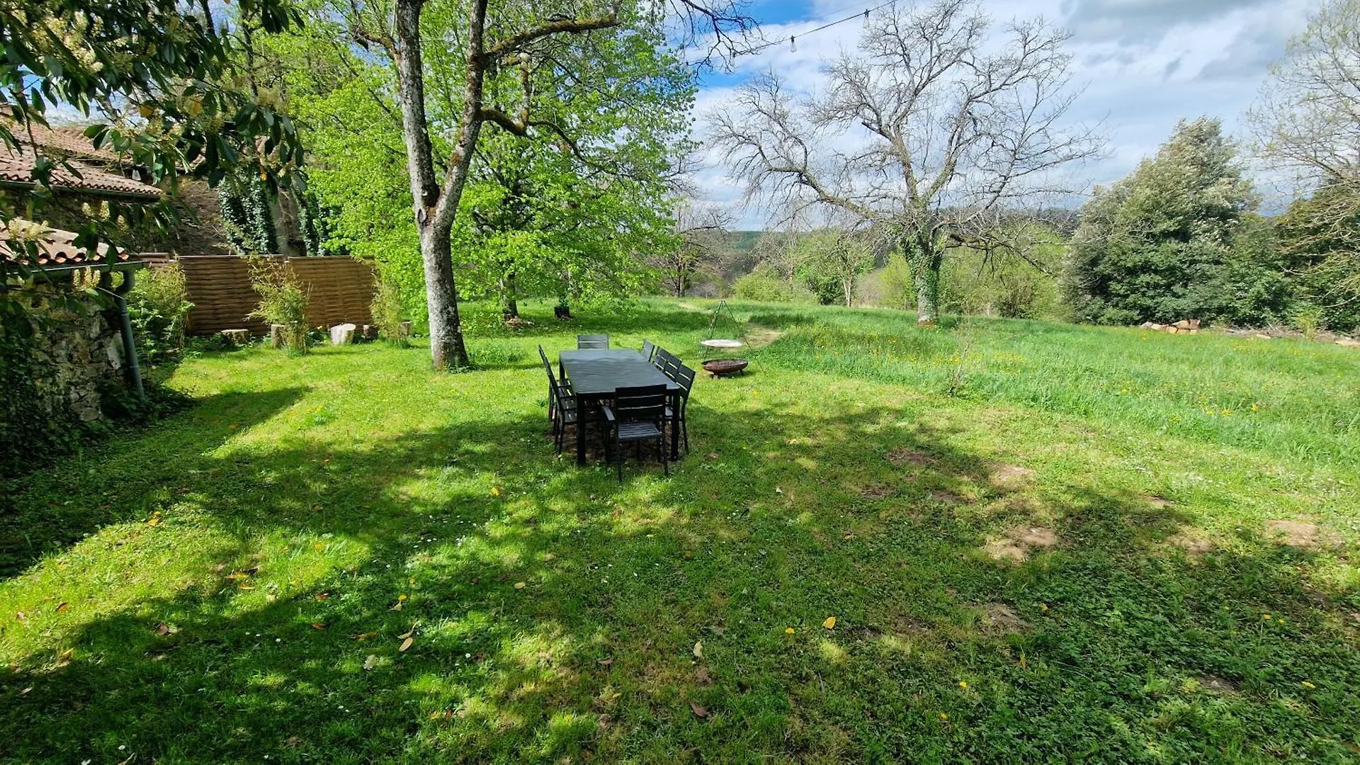 Les Juliannes - Gite La Pierre Etoilee Piscine Jardin Paulinet